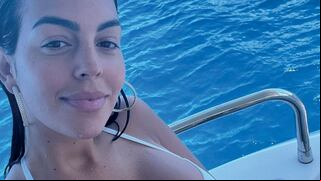 Puro lujo: Georgina Rodríguez presume su millonaria colección de joyas durante sus vacaciones a bordo de un yate