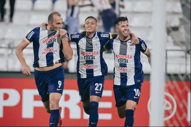 Alianza Lima y su celebración tras su clasificación a la siguiente fase de la Copa Libertadores.