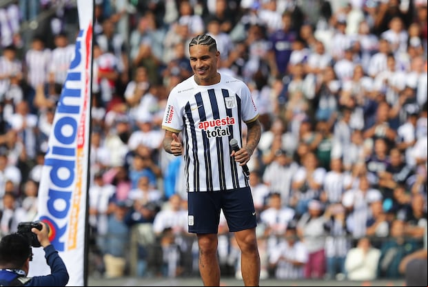 Paolo Guerrero fue presentado en Alianza Lima ante más de 30 mil hinchas. (Foto: Jesús Saucedo/@photo.gec)