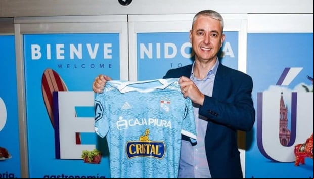 Tiago Nunes tuvo su primera experiencia en el exterior dirigiendo a Cristal. (Foto: Cristal)