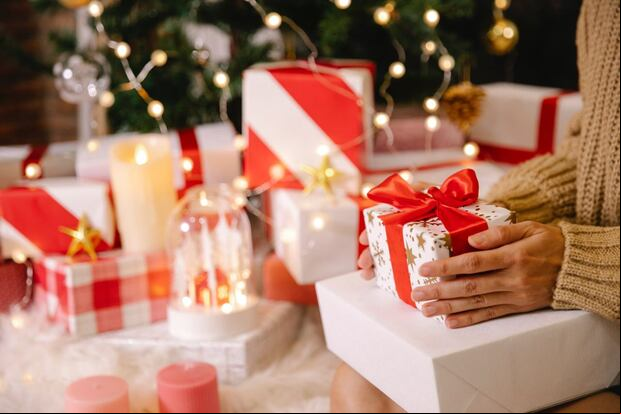 FRASES |Si todavía no sabes qué decir en esta Navidad a tus seres queridos y estás buscando la felicitación perfecta, aquí te dejo las mejores ideas. (Foto: Laura James / Pexels)