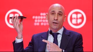 “Improcedente e inisible”: denuncian a Rubiales por el beso forzado a Jennifer Hermoso