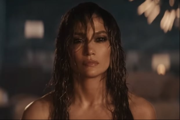 Jennifer Lopez en una escena de la película "This Is Me… Now: A Love Story" (Foto: Amazon Prime Video)