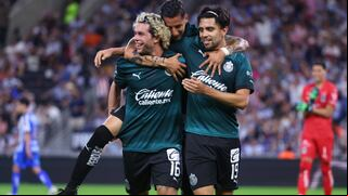 Chivas derrotó 2-0 a Monterrey pero los ‘Rayados’ siguen punteros en la Liga MX