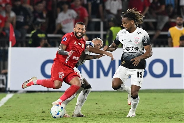 André Carrillo lleva 26 partidos disputados este año con Corinthians. (Photo by JOAQUIN SARMIENTO / AFP)