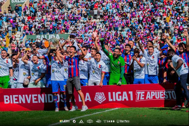 La celebración de Alianza Universidad tras conseguir el ascenso. (Foto: Alianza Universidad)