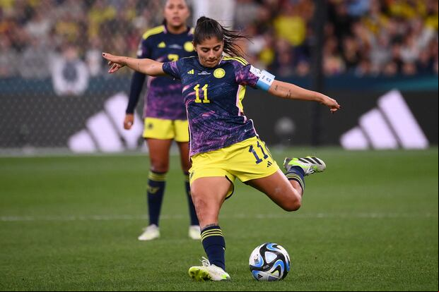 Catalina Usme es la goleadora de la selección Colombia con 52 tantos en 70 partidos, superando lo hecho por Radamel Falcao, que marcó 36 goles en 105 duelos. Además, es la máxima goleadora del América de Cali, con 66 anotaciones en Liga. (Foto: FRANCK FIFE / AFP)