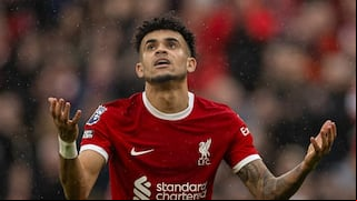 ‘Lucho’ Díaz y un vaivén en su futuro, ¿quedarse en el Liverpool o ir al Barcelona?