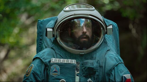 Jakub se da cuenta en su misión sobre todos los errores que ha cometido en "Spiceman" (Foto: Netflix)