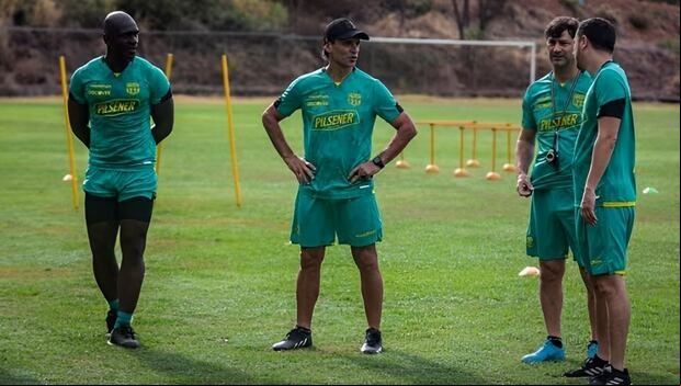 Segundo Castillo y Fabián Bustos trabajaron juntos en Barcelona SC. (Foto: Getty Images)