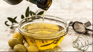 Ingerir esta cantidad diaria de aceite de oliva podría aumentar la esperanza de vida