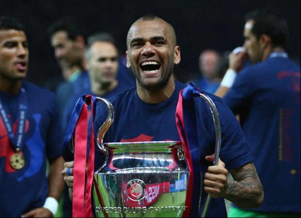 Con 43 trofeos, Dani Alves es el segundo jugador con más títulos en la historia del fútbol, detrás de Lionel Messi. (Foto: Getty Images)