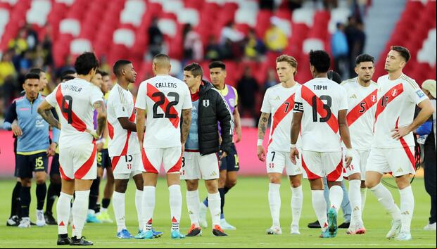 Perú cayó 1-0 ante Ecuador en el Estadio Rodrigo Paz Delgado de Quito. (Foto: EFE/ José Jácome)