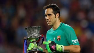 “Si Barcelona me llama, estaré preparado”: Claudio Bravo, retirado un mes, tras la lesión de Ter Stegen
