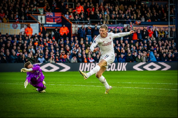 Rasmus Højlund marcó un doblete en la victoria ante Luton. (Foto: Manchester United)