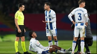 ¡No pudo continuar! Renato Tapia salió lesionado en el Barcelona vs. Leganés