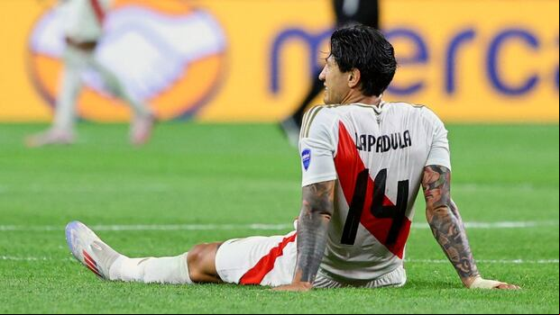 Gianluca Lapadula juega en la Selección Peruana desde 2020. (Foto: AFP)