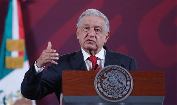 El presidente de México, Andrés Manuel López Obrador, habla durante su rueda de prensa matutina hoy, en el Palacio Nacional de la Ciudad de México (México) | Foto: EFE/ Sáshenka Gutiérrez