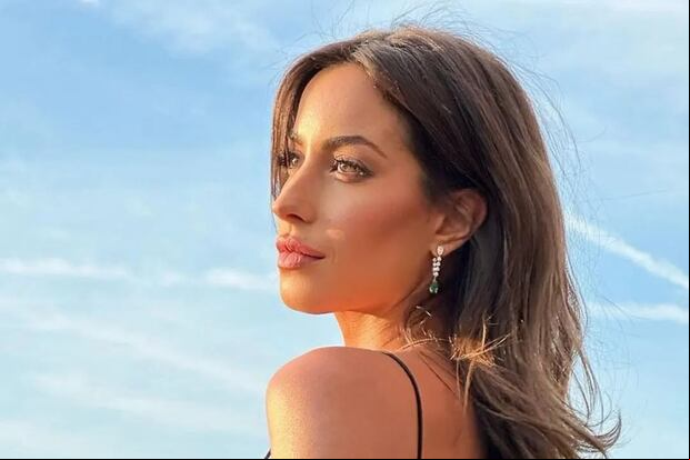 La diseñadora lleva más de un año y medio de relación con Brad Pitt (Foto: Inés de Ramón Fans / Instagram)