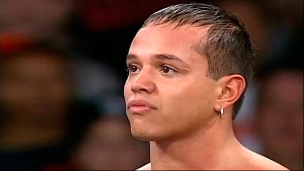 Rey Mysterio con solo 24 años de edad cuando perdió su máscara (Foto: WCW)