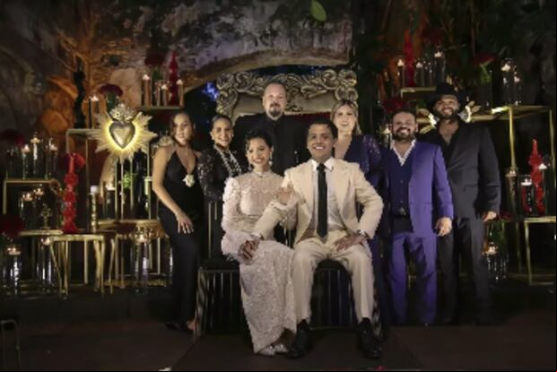 Las familias de Ángela Aguilar y Christian Nodal los acompañaron en su ceremonia de bodas (Foto: El Gordo y la Flaca)