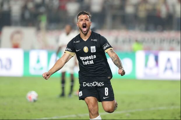 Gabriel Costa festejando un gol en la primera final del 2023 en el Monumental.