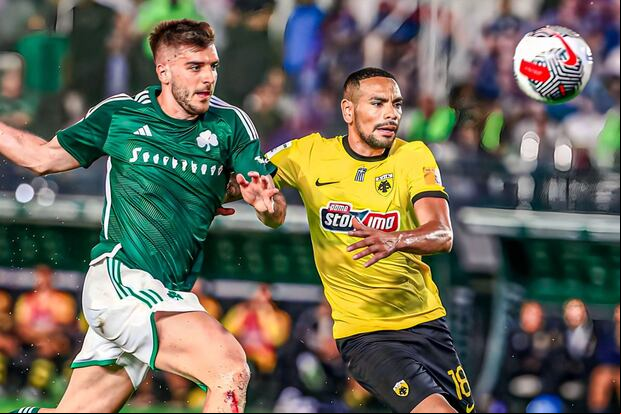 Alexander Callens lleva 32 partidos con AEK Atenas de Grecia.
