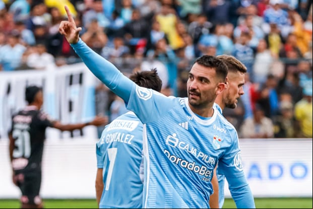 Martín Cauteruccio marcó tres goles en la victoria de Cristal sobre Mannucci.
