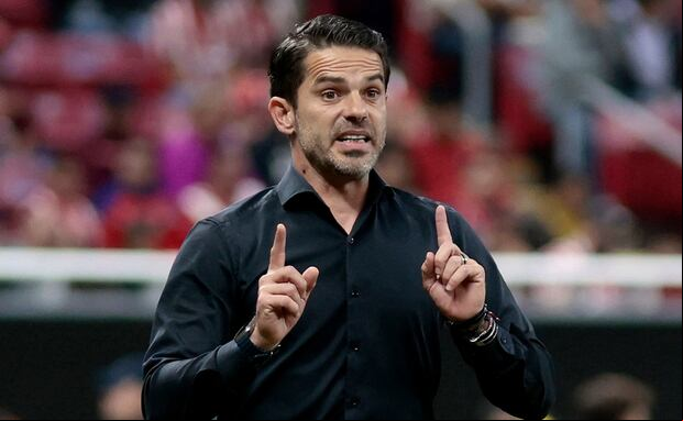 Fernando Gago tendrá que rearmar su equipo para enfrentar a Unión de Santa Fe. (Foto: AFP)