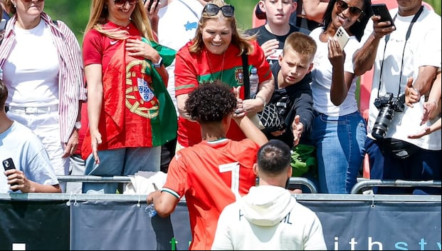 Cristiano Ronaldo Jr. estuvo con su abuela en su debut con la Selección de Portugal. (Foto: FPF)