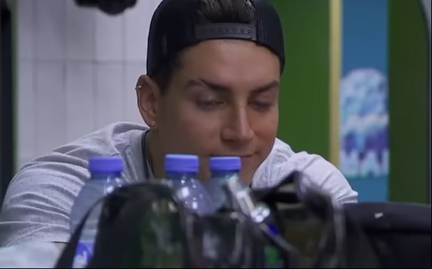 El modelo argentino se abrió ante Karime y Briggitte (Foto: Televisa)