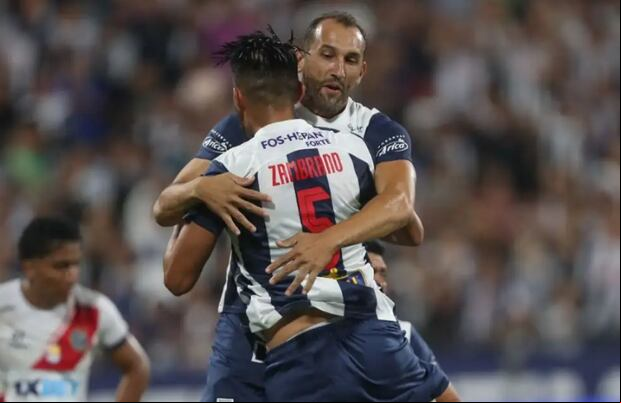Carlos Zambrano y Hernán Barcos juegan juntos desde 2023. (Foto: Andina)