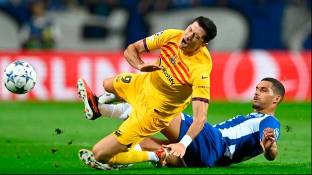 Robert Lewandowski salió lesionado del duelo ante Porto, en la fecha 2 de la Champions League, a inicios de octubre. (Foto: AFP)