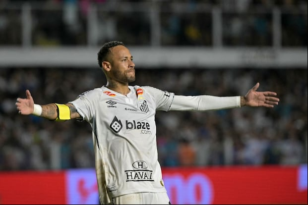 Neymar suma tres goles y dos asistencias en siete partidos con Santos FC. (Photo by NELSON ALMEIDA / AFP)