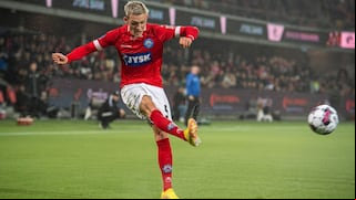 Jugó todo el partido: Sonne presente en la derrota del Silkeborg en la fase previa de la Europa League