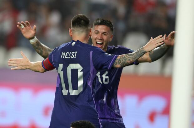 Lionel Messi hizo doblete en la victoria de Argentina sobre Perú por las Eliminatorias 2026. (Foto: EFE)