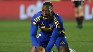 Llegó sentido a Argentina: Luis Advíncula será baja en Boca para jugar ante Racing