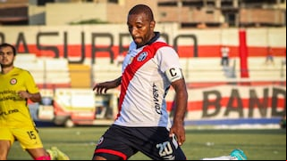 Jair Céspedes protestó por situación del fútbol peruano: “No puede pasar tanto maltrato”