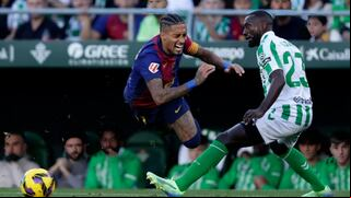 Barcelona volvió a tropezar en LaLiga: empate 2-2 ante Betis y el Real Madrid se relame