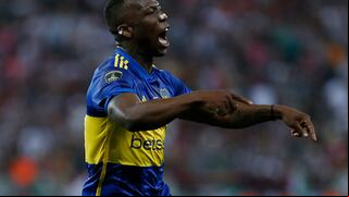 “Ejemplo de profesionalismo”: Advíncula volvió a entrenar con Boca y se gana los elogios en Argentina