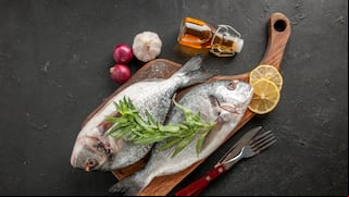 ¿Cuáles son las ventajas de comer pescado y por qué es importante incluirlo en la dieta?