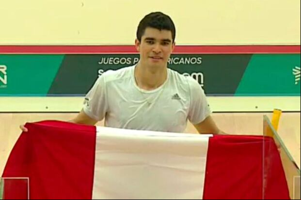 Diego Elías extendió bandera peruana en Santiago de Chile tras conseguir medalla de oro (Foto: IPD)
