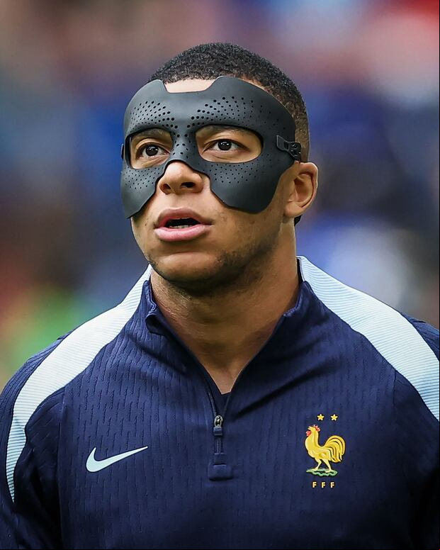Nueva máscara de Kylian Mbappé. (Foto: @brfootball).