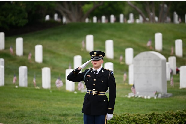 Ceremonial del Memorial Day (Día de los caídos) en el cementerio de Arlington, Virginia (Foto: Mandel Ngan / AFP)