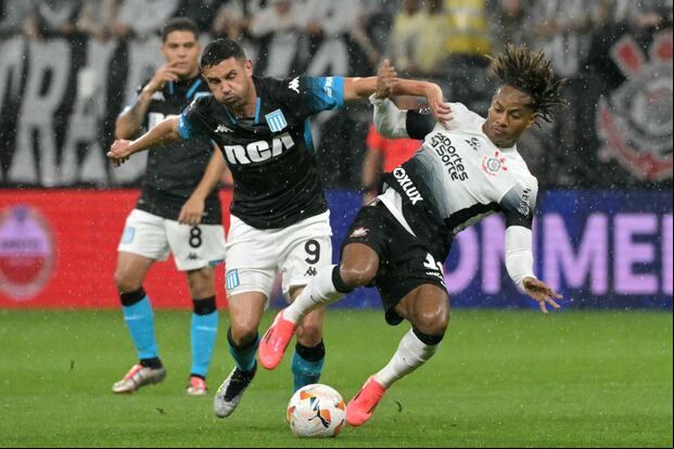 André Carrillo fue titular en la ida entre Corinthians y Racing. (Foto: AFP)