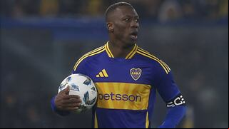 Luis Advíncula, el capitán de Boca: tres voces explican el liderazgo del ‘Rayo’ previo al Superclásico