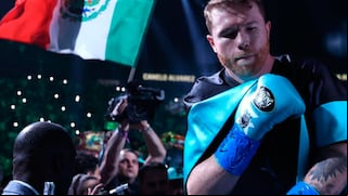 Canelo vence por decisión unánime a Munguía y retiene el reinado en los Supermedianos