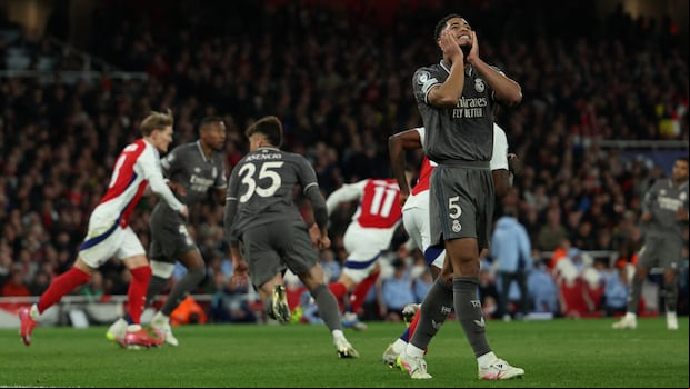 Real Madrid cayó 3-0 en la ida frente al Arsenal y buscará la remontada en el Santiago Bernabéu. (Foto: AFP)