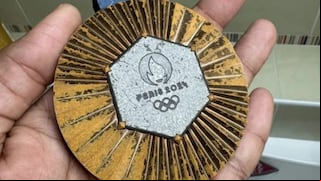 Solo pasaron unos meses: atletas muestran el deterioro de las medallas de bronce de París 2024