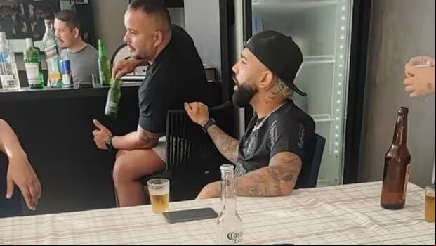 La foto de Gabigol con camiseta de Corinthians.
